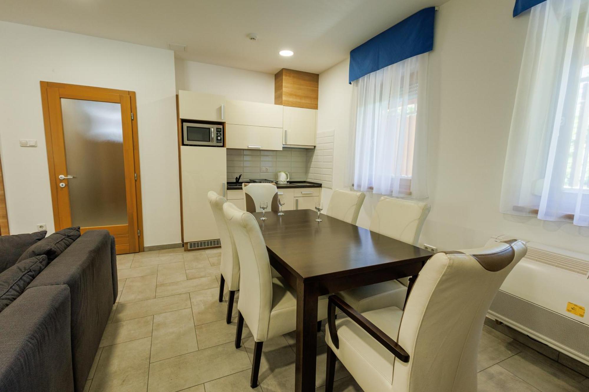 Jacht Apartmanok 블로톤퓌레드 외부 사진