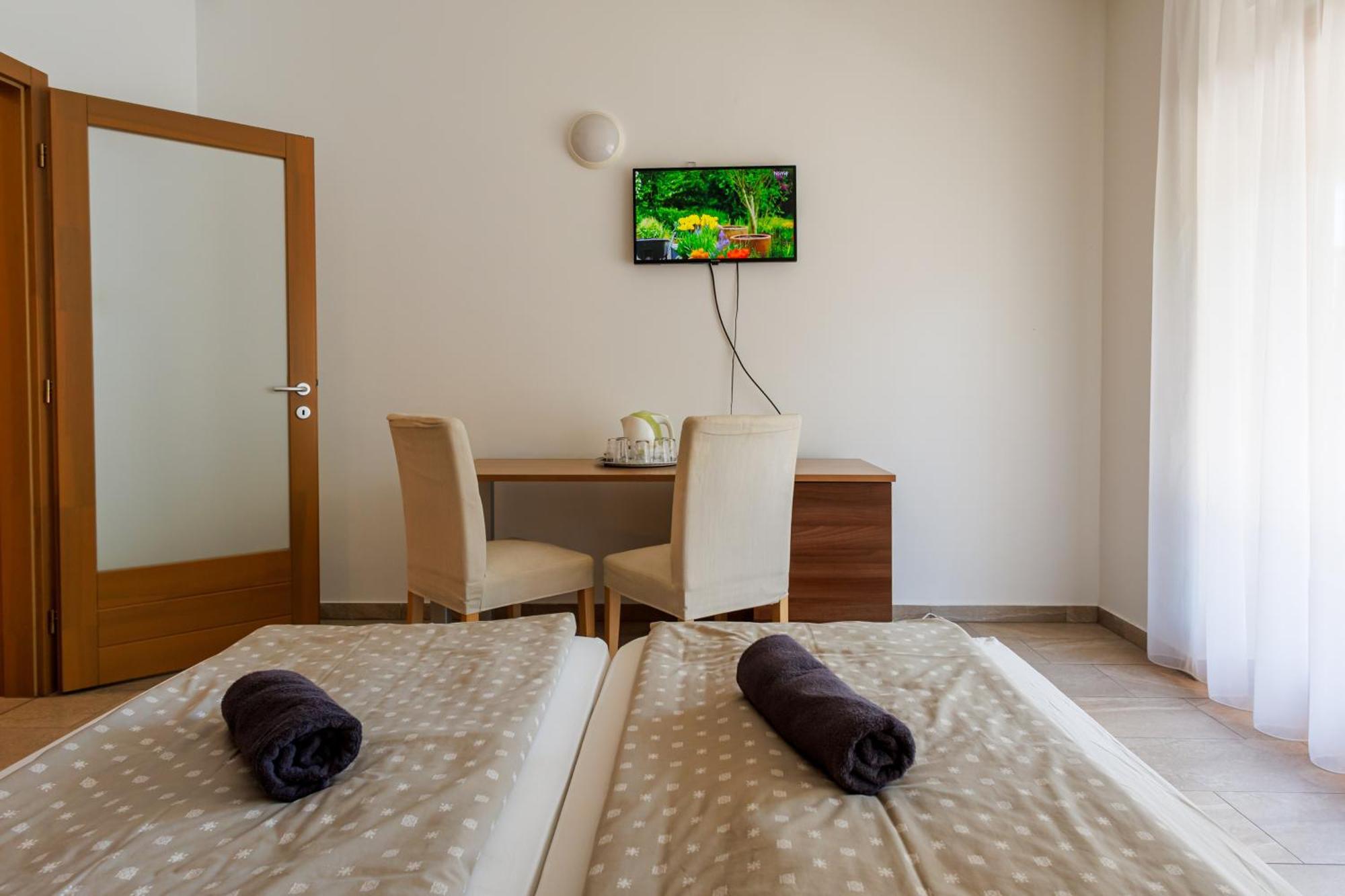 Jacht Apartmanok 블로톤퓌레드 외부 사진