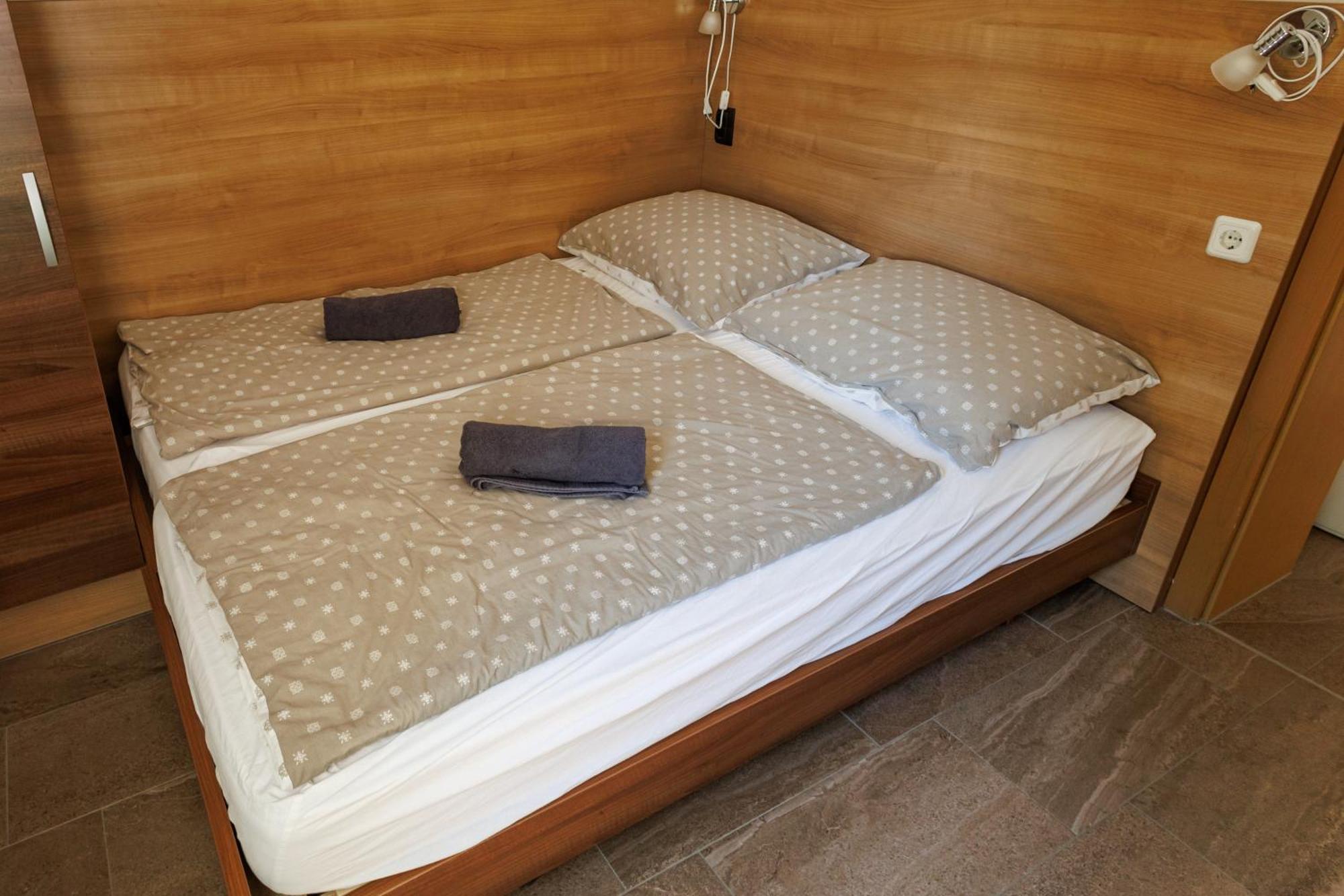 Jacht Apartmanok 블로톤퓌레드 외부 사진